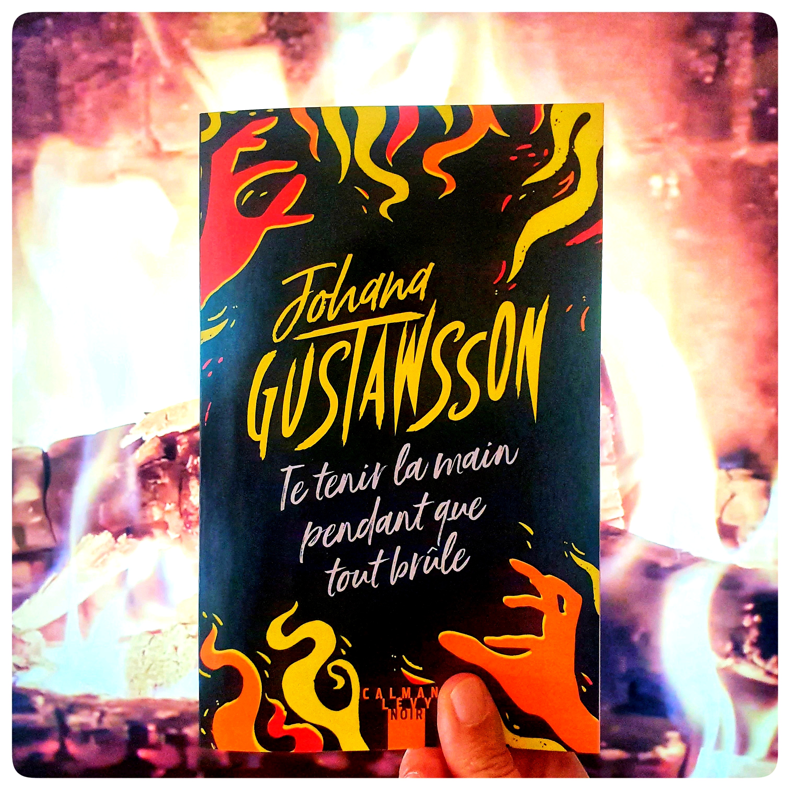 Te tenir par la main pendant que tout&nbsp;brûle